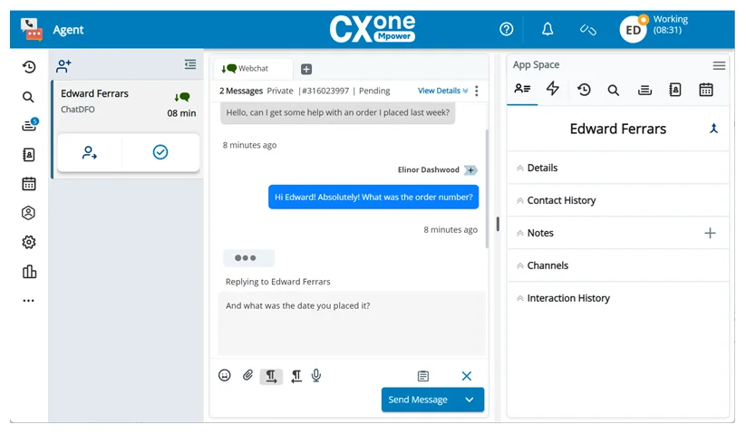 CXone Agent: the conversation and the customer’s details side by side